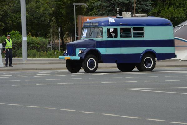 КАвЗ-663 током параде ретких аутобуса у Москви КАвЗ-663 током параде ретких аутобуса у Москви - Sputnik Србија