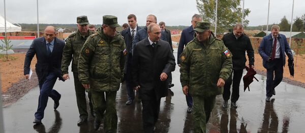 Руски пердседник Владимир Путин, министар одбране Сергеј Шојгу и заменик министра одбране Валериј Герасимов - Sputnik Србија