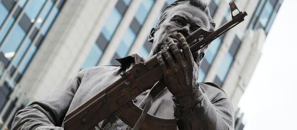 Otkriven spomenik Kalašnjikovu - Sputnik Srbija