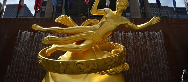 Статуа Прометеја испред Рокфелер центра у Њујорку. - Sputnik Србија