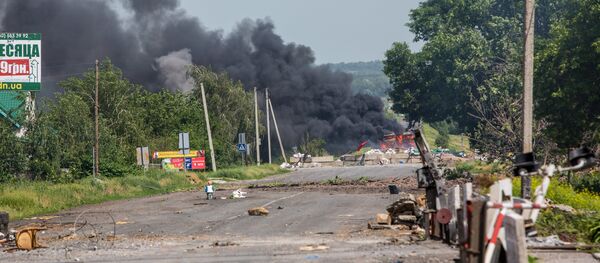 Пут у селу Семјоновка након ваздушних напада украјинске војске - Sputnik Србија