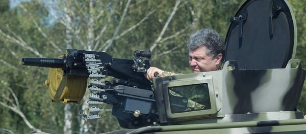 Predsednik Ukrajine Petro Porošenko tokom posete operativnoj brigadi Nacionalne garde Ukrajine - Sputnik Srbija