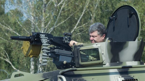 Председник Украјине Петро Порошенко током посете оперативној бригади Националне гарде Украјине - Sputnik Србија