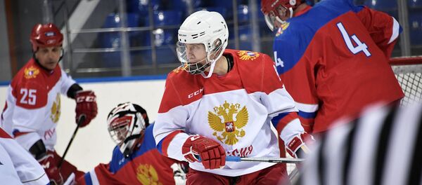 Ruski predsednik Vladimir Putin održao je trening hokeja u Sočiju Ruski predsednik Vladimir Putin održao je trening hokeja u Sočiju - Sputnik Srbija