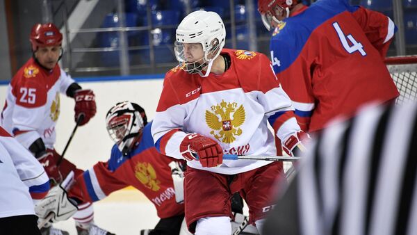 Руски председник Владимир Путин одржао је тренинг хокеја у Сочију - Sputnik Србија