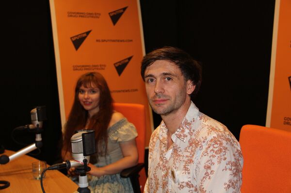 Ruski reditelj i producent Sergej Strusovski i ruska rediteljka i dramaturg Jelisaveta Trusevič Ruski reditelj i producent Sergej Strusovski i ruska rediteljka i dramaturg Jelisaveta Trusevič - Sputnik Srbija