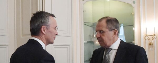 Генерални секретар НАТО-а Јенс Столтенберг и министар спољних послова Русије Сергеј Лавров током састанка на маргинама Минхенске конференције - Sputnik Србија