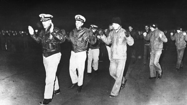 Članovi posade američkog izviđačkog broda Pueblo koji je zadržala Ratna mornarica Severne Koreje. - Sputnik Srbija