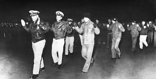 Članovi posade američkog izviđačkog broda Pueblo koji je zadržala Ratna mornarica Severne Koreje. - Sputnik Srbija