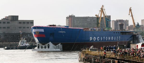 Poniranje nuklearnog ledolomca Sibir u Sankt Peterburgu - Sputnik Srbija