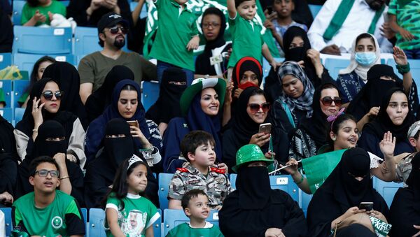 Жене на прослави националног празника Саудијске Арабије у Ријаду - Sputnik Србија
