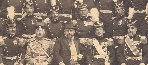 Руски изасланик у Србији, Николај Хартвиг, руски војни изасланик пуковник Артамонов и Престолонаследник Александар, на слави 16. песадијског пука руског цара Николаја - у Нишу 1912. године. - Sputnik Србија