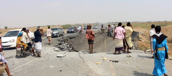 Мост у Јемену којег је оштетила ракета Саудијске коалиције. Мост у Јемену којег је оштетила ракета Саудијске коалиције. - Sputnik Србија