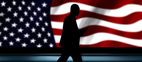Silueta ispred američke zastave - Sputnik Srbija