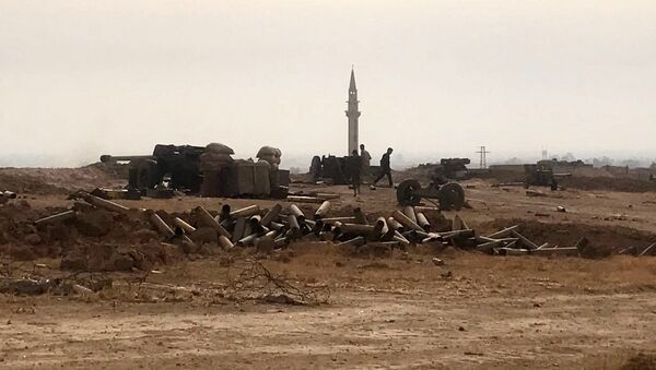 Sirijska vojska i borci samoodbrane tokom ofanzive u oblasti Džafra u Dejr el Zoru - Sputnik Srbija