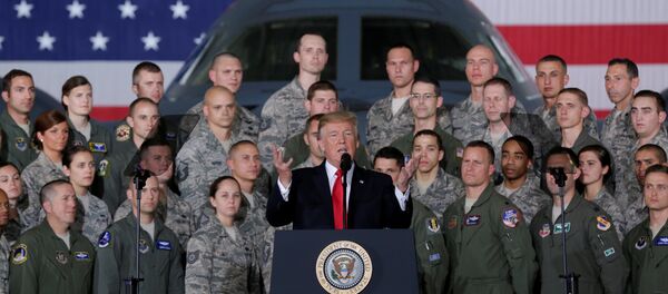 Председник САД Доналд Трамп говори у војној бази Ендрјуз у Мериленду Председник САД Доналд Трамп говори у војној бази Ендрјуз у Мериленду - Sputnik Србија