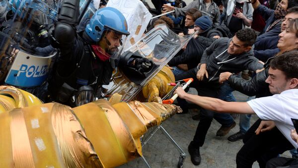 Sukob demonstranata i policije u Torinu - Sputnik Srbija