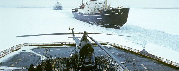 Хеликоптер на атомском ледоломцу „Арктик“ у Баренцовом мору - Sputnik Србија