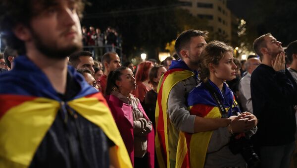 Slavlje stanovnika Katalonije posle referenduma o nezavisnosti održanog 1. oktobra 2017 - Sputnik Srbija