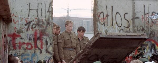 Рушење Берлинског зида 12. новембра 1989. - Sputnik Србија