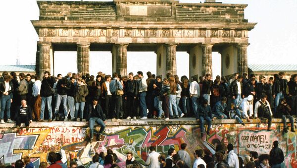 Рушење Берлинског зида 12. новембра 1989. - Sputnik Србија