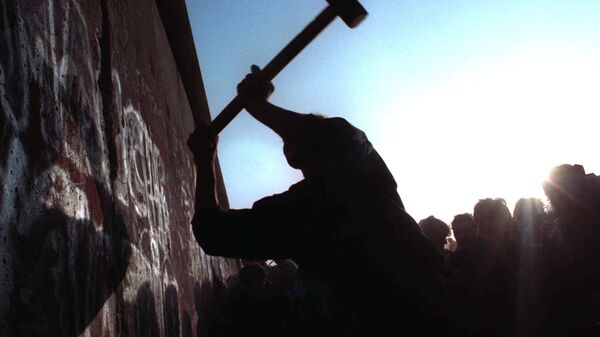 Рушење Берлинског зида 12. новембра 1989. - Sputnik Србија