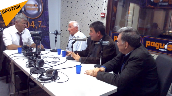 Dr Aleksandar Gajić Dragoljub Kojčić i Živadin Jovanović, gosti Miroslava Lazanskog Dr Aleksandar Gajić Dragoljub Kojčić i Živadin Jovanović, gosti Miroslava Lazanskog - Sputnik Srbija