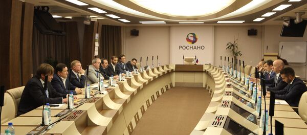 Министар за иновације и технолошки развој у Влади Републике Србије, Ненад Поповић, састао се у Москви са директором руске државне корпорације за нанотехнологије “Роснано”, Анатолијем Чубајсом. Министар за иновације и технолошки развој у Влади Републике Србије, Ненад Поповић, састао се у Москви са директором руске државне корпорације за нанотехнологије “Роснано”, Анатолијем Чубајсом. - Sputnik Србија