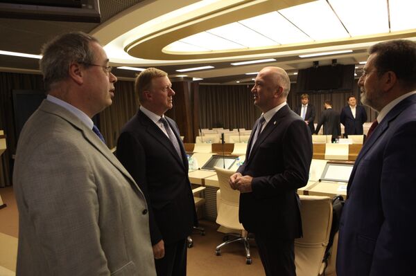 Министар за иновације и технолошки развој у Влади Републике Србије, Ненад Поповић, састао се у Москви са директором руске државне корпорације за нанотехнологије “Роснано”, Анатолијем Чубајсом. - Sputnik Србија