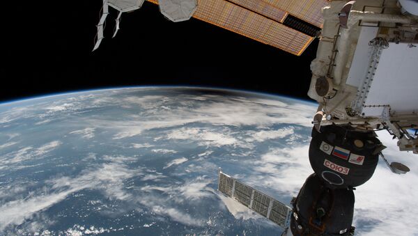Поглед на Земљу током помрачења Сунца са Међународне свемирске станице - Sputnik Србија