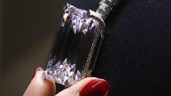 Najveći providni dijamant boje D predstavljen na aukciji kuće Kristi u Londonu - Sputnik Srbija