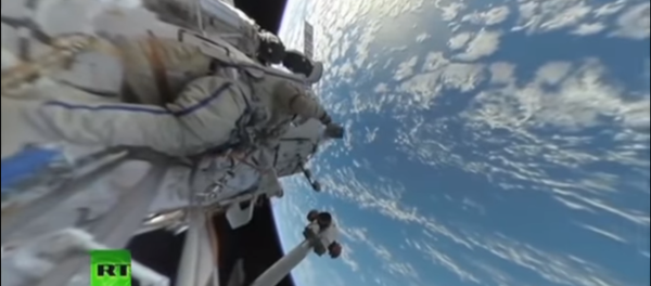 Обуците скафандер и крените са нама у свемир (видео) Обуците скафандер и крените са нама у свемир (видео) - Sputnik Србија