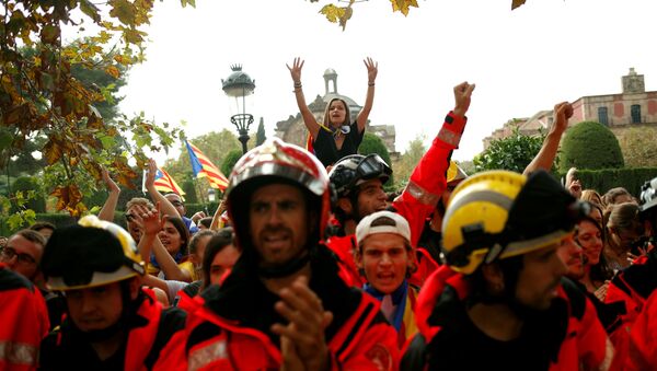 Ватрогасци и студенти на улицама Барселону - Sputnik Србија