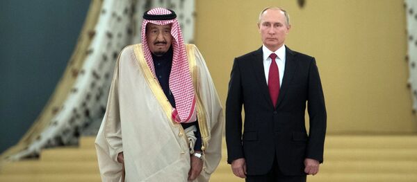 Председник Русије Владимир Путин и саудијски краљ Салман ибн Абдел Азиз Сауд Председник Русије Владимир Путин и саудијски краљ Салман ибн Абдел Азиз Сауд - Sputnik Србија