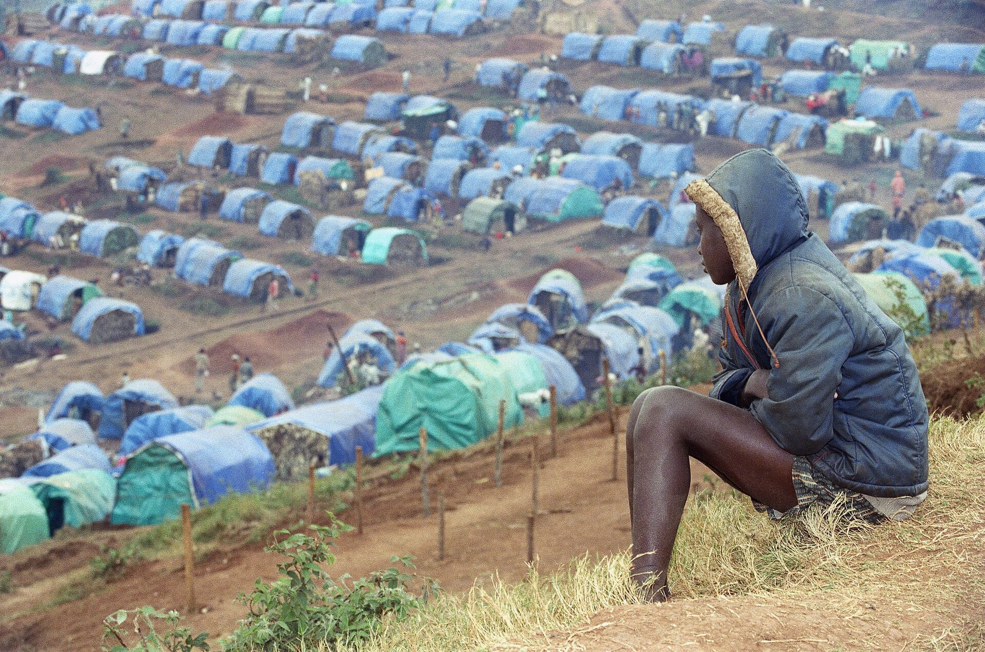 Избеглица изнад избегличког кампа Тутси народа у Руанди, 25. августа 1994. - Sputnik Србија, 1920, 16.06.2022