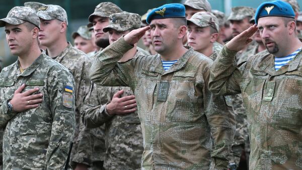 Военнослужащие армии Украины на церемонии открытия военных учений Rapid Trident-2017 на Яворовском полигоне в Львовской области - Sputnik Србија