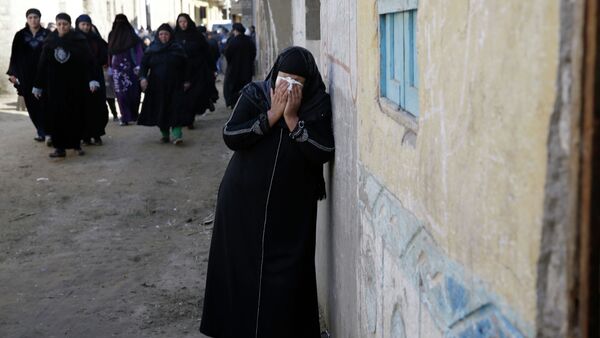 Плач жене, припаднице Коптеске цркве у Египту - Sputnik Србија