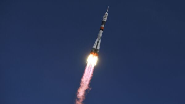Lansiranje rakete-nosača Sojuz FG sa brodom Sojuz MS 04 sa kosmodroma Bajkonur - Sputnik Srbija
