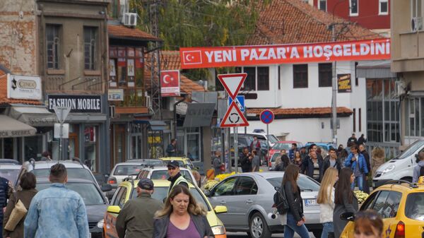 Билборди, траке, пројекције: Еуфорија у Новом Пазару због Ердогана (фото, видео) Билборди, траке, пројекције: Еуфорија у Новом Пазару због Ердогана (фото, видео) - Sputnik Србија