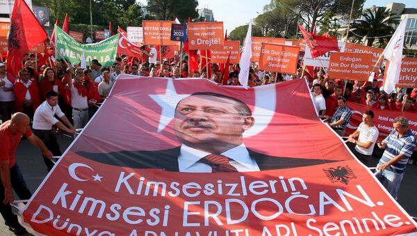 Транспарент са ликом турског председника Реџепа Тајипа Ердогана у Албанији- архивска фотографија - Sputnik Србија