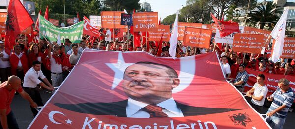 Transparent sa likom turskog predsednika Redžepa Tajipa Erdogana u Albaniji- arhivska fotografija - Sputnik Srbija