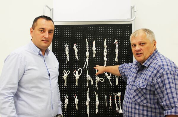 Novi direktor iz Rusije sa kolegom sa srpske strane Bojanom Glamočlijom. Viktor Guljevič oduševljen je uslovima za rad u Centru u Nišu. Novi direktor iz Rusije sa kolegom sa srpske strane Bojanom Glamočlijom. Viktor Guljevič oduševljen je uslovima za rad u Centru u Nišu. - Sputnik Srbija