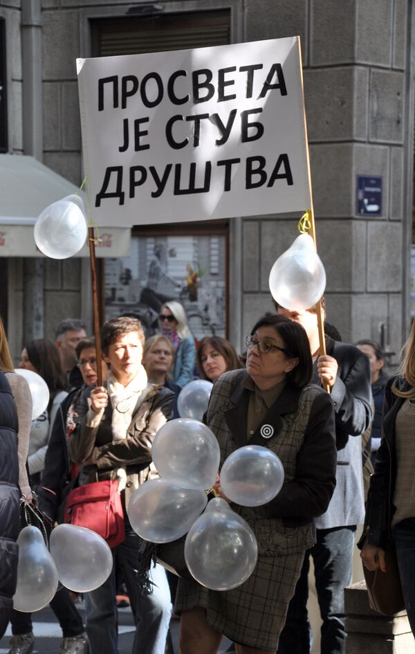 Протест професора средње Трговачке школе у Београду „Стоп насиљу над професорима“. Протест професора средње Трговачке школе у Београду „Стоп насиљу над професорима“. - Sputnik Србија