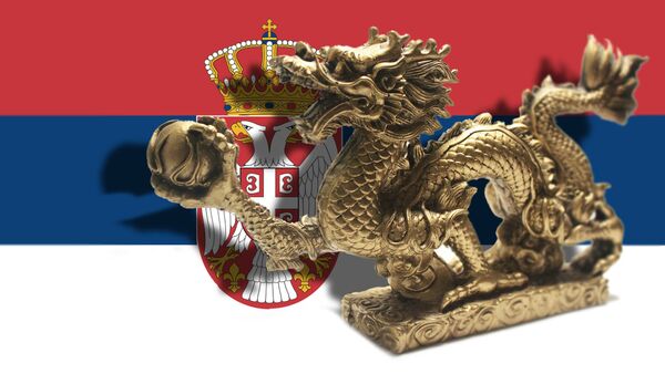 Kineski zmaj i zastava Srbije - Sputnik Srbija