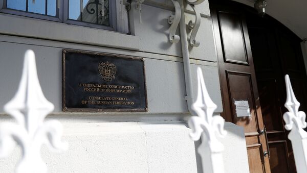 Табла на улазу у затворени Генерални конзулат Русије у Сан Франциску - Sputnik Србија