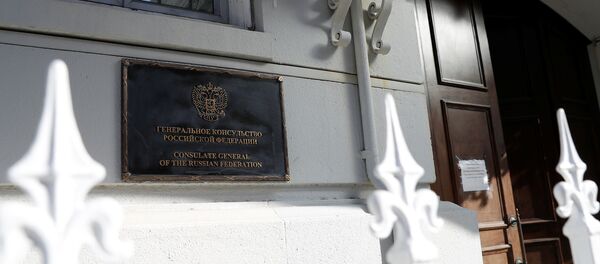 Табла на улазу у затворени Генерални конзулат Русије у Сан Франциску - Sputnik Србија