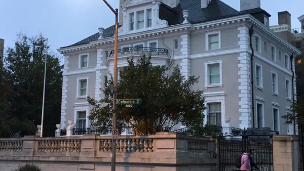 Ruske zastave uklonjene sa zgrade diplomatskog predstavništva u Vašingtonu - Sputnik Srbija