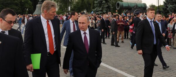 Vladimir Putin i Dmitrij Peskov - Sputnik Srbija