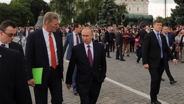 Vladimir Putin i Dmitrij Peskov - Sputnik Srbija
