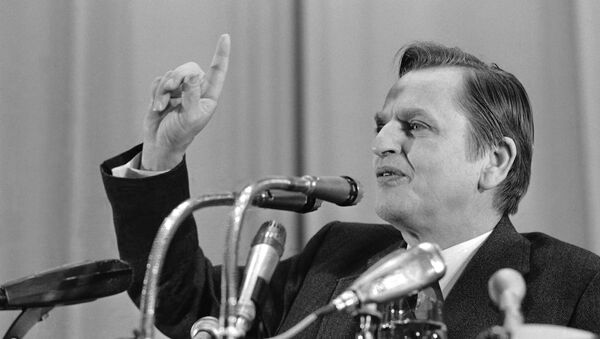Шведски премијер Улоф Палме на конференцији за новинаре 7. априла 1976, током посете Москви. - Sputnik Србија